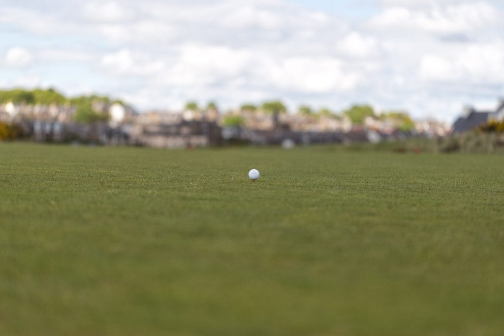 golf-ball-blur